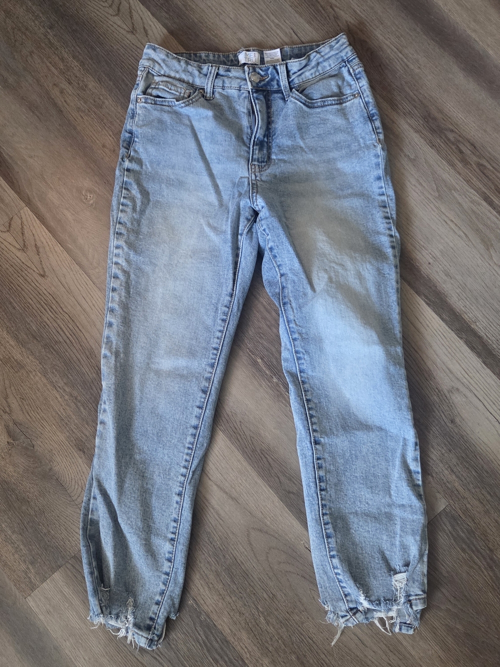 Time and Tru Women's High Rise Straight Distressed Ankle Light Wash Jeans Sz 4